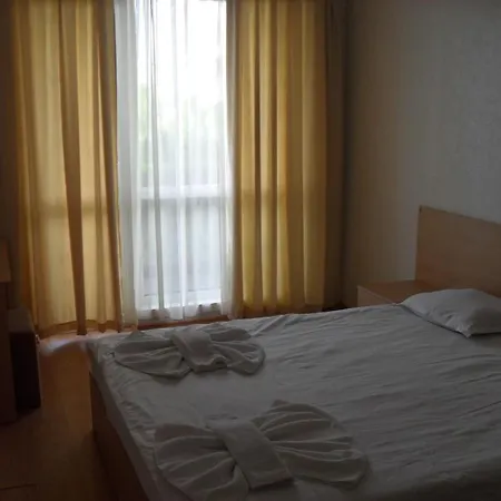 아파트호텔 Rutland Beach 3*