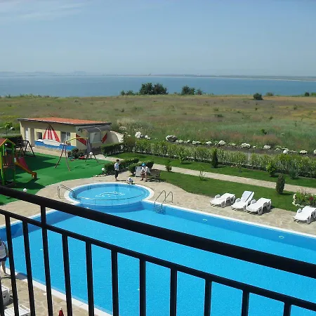 아파트호텔 Rutland Beach 3*