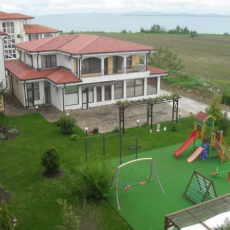 Rutland Beach Aparthotel 3*